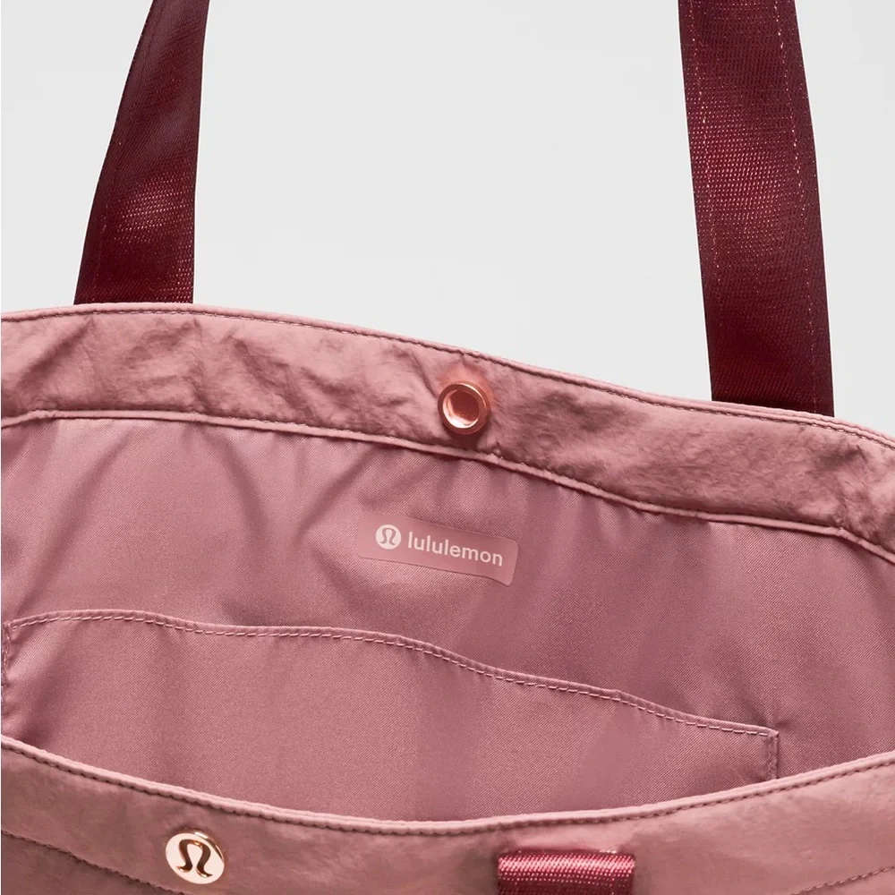 Lululemon Daily Multi-Pocket Tote Bag 20L- Red Clay/Rockwood - Picture 10 of 11